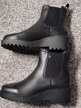 Eddie Bauer Leather Ankle Boots NWOT